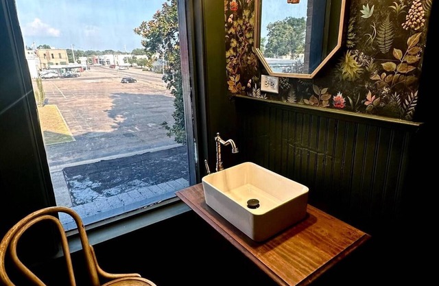 The Bouquet Suite w/Private Full Bath