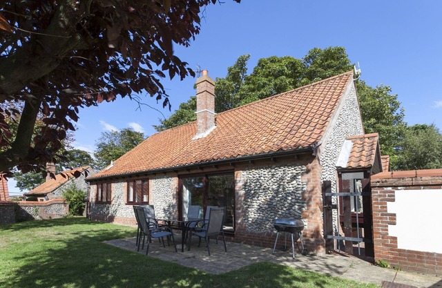 The Brancaster - a self catering cottage that sleeps 4 guests in 2 bedrooms