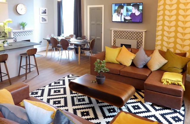 The Broderick at Claremont Apartments