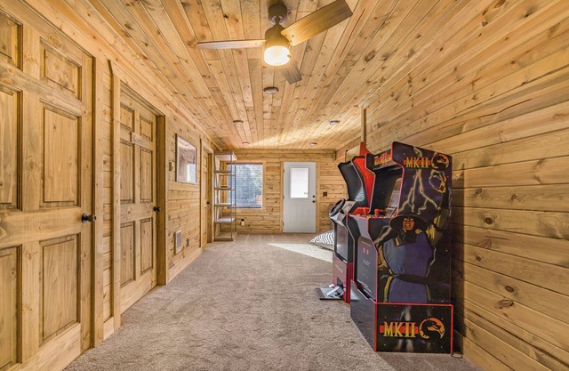 The Buffalo River House:Riverfront Luxury,Arcade Games,Hot Tub, Near Yellowstone