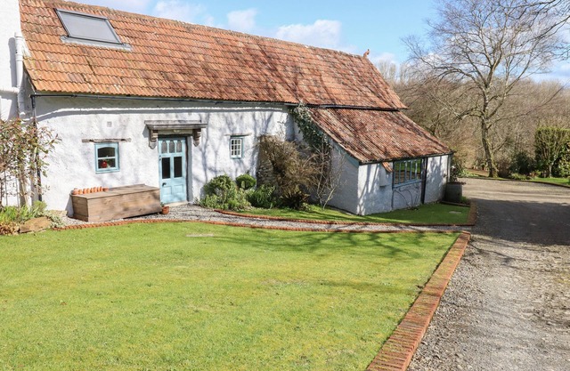 THE BYRE, romantic, character holiday cottage in Great Torrington
