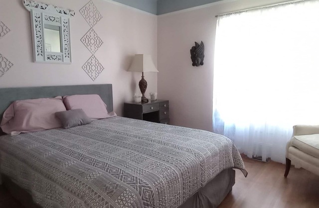 The Cam Grady, Restored, roomy, eclectic cottage in heart of Downtown Morganton