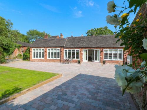The Canalside Cottage