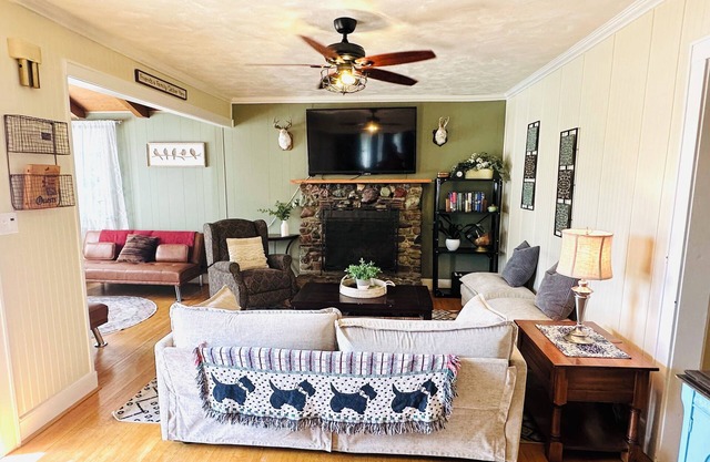 The Candee Shack: 1bd/1ba house in Glasgow with optional heated garage