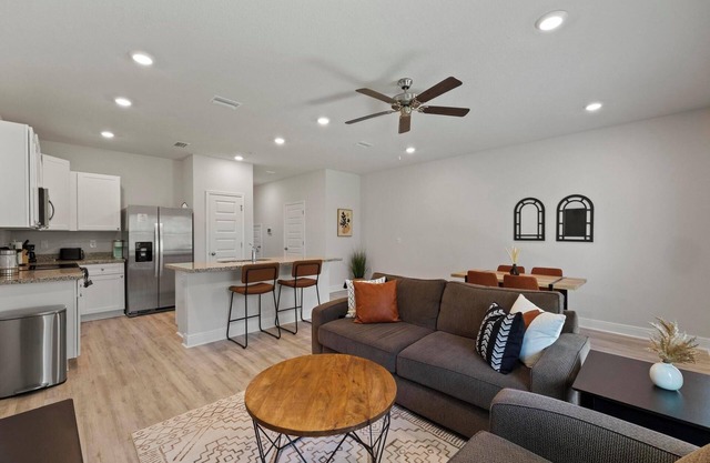 The Canzy: Charming 3-bedroom townhome in welcoming Pensacola