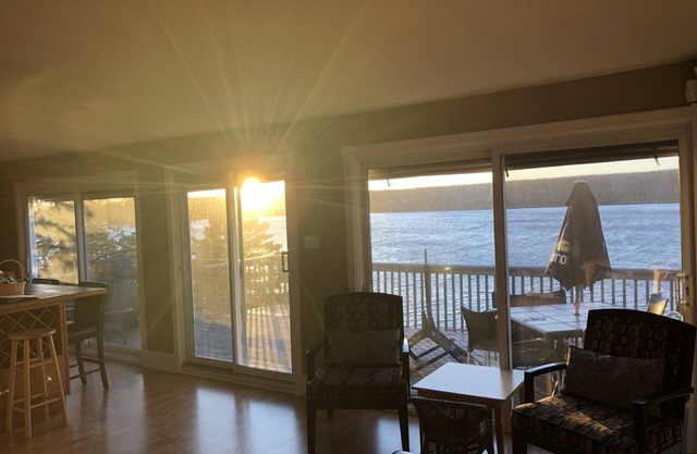 The Cape - Cozy Year Round Beachfront Retreat - Staycation - Vacation