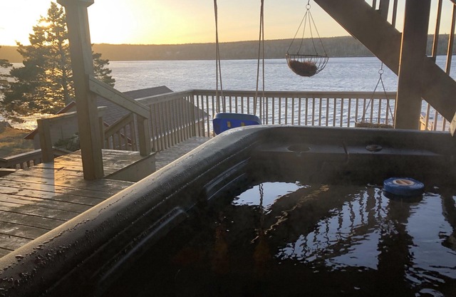 The Cape - Cozy Year Round Beachfront Retreat - Staycation - Vacation