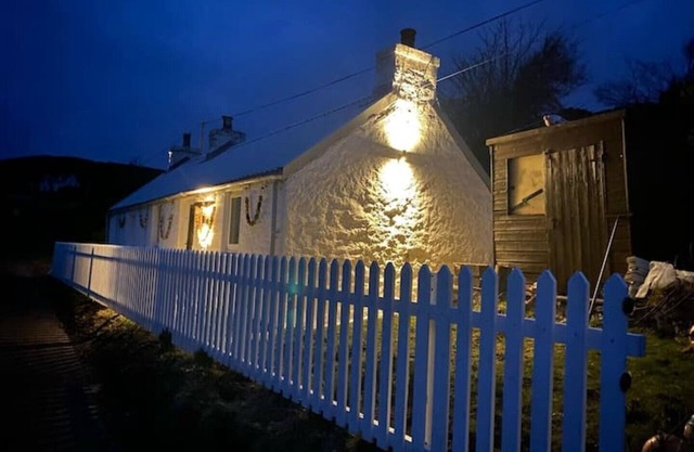 The Captains - Nautical themed traditional crofters cottage