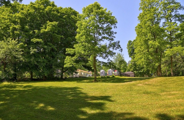 The Carriage House -2-bedroom house w/Saltwater Heated Pool, WiFi, AC in Amenia