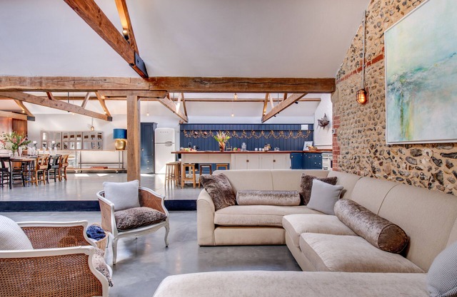 The Cattle Shed - Four Bedroom House, Sleeps 10