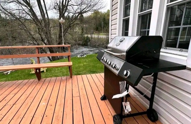 The Chanting River Nest w/hottubnSnowmobile/ATV trail across St. Pet-Friendly!