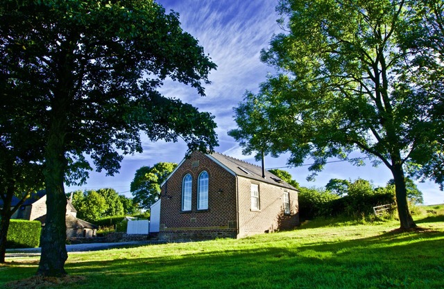 THE CHAPEL, pet friendly, with open fire in Stretton, Derbyshire