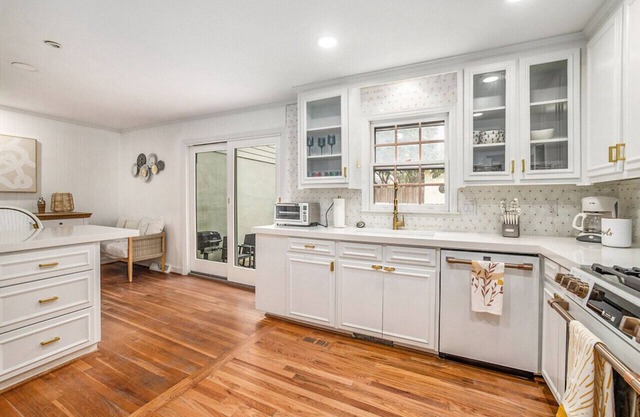 The Charleston Stroll: A Luxury Escape!