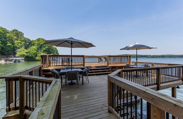 The Chateau at Ferncliff | Beautiful Main Lake Views | 3-Night Minimum