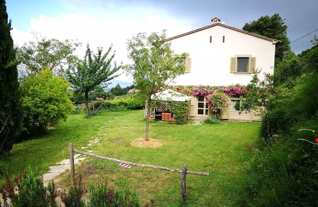 The cherry tree Podere il Giglio: Romantic apartment on the hills and swimming pool