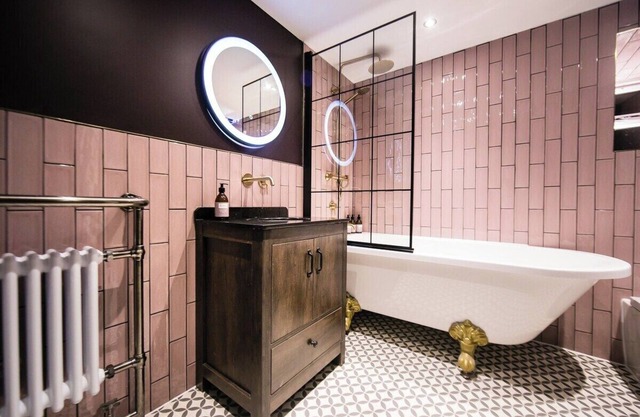 The Chrome Hill Suite at Foxlow Grange