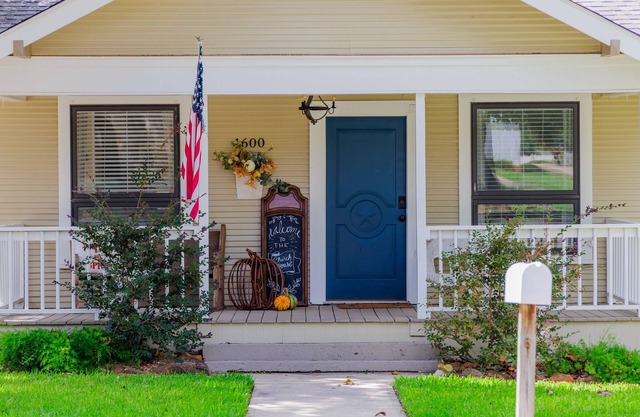 The Church House⭐️⭐️⭐️⭐️⭐️ 3 Bd 2 B 20 min to Round Top