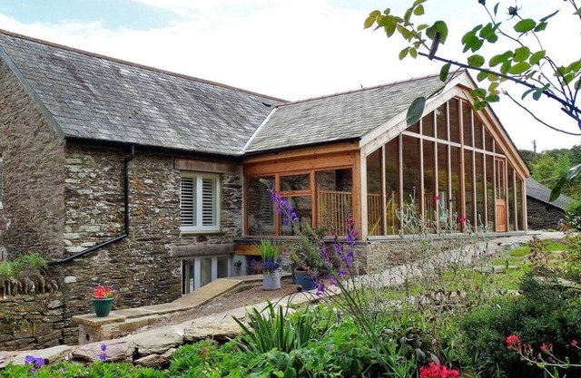THE CIDER BARN AT HOME FARM, pet friendly in Down Thomas