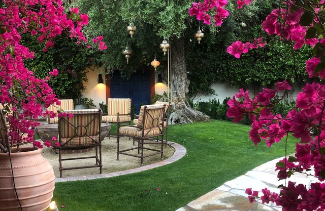 The Citrus House retreat, a peaceful oasis.walk or ride bikes to downtown!