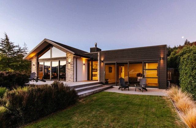 The Clearview House | Lake View | Sleeps 9