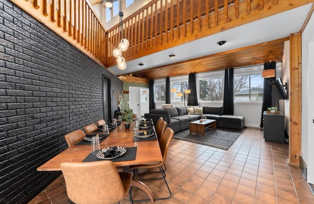 The Clubhouse | Airy | Fun | Centrally Located