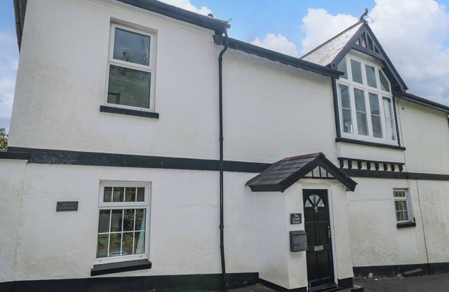 THE COACH HOUSE, family friendly, with open fire in Teignmouth