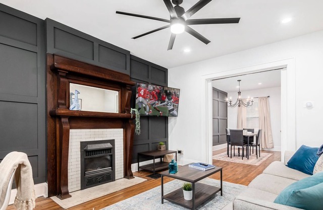 The Cobblestone Modern- 2 BR