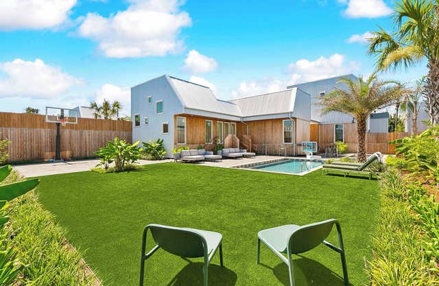 The Cocodrie | Private 12BR Hotel - Pool, Spa