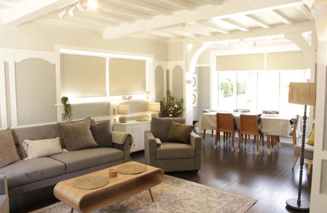 The Coign - period house close to Frinton beach