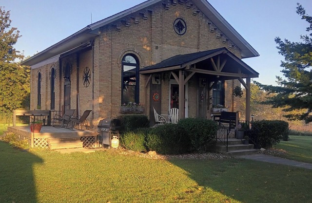 The Comfort Schoolhouse, Est 1872