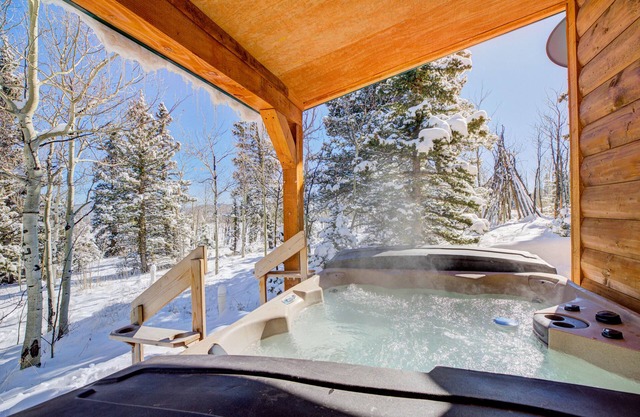 The Como Cabin | Hot Tub | Games | Firepit!