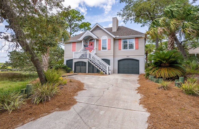 The Coral Pelican - 1 Block to Sand and Ocean!