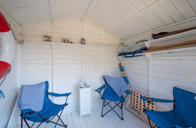 The Cosy Coastal - Two Bedroom House, Sleeps 3