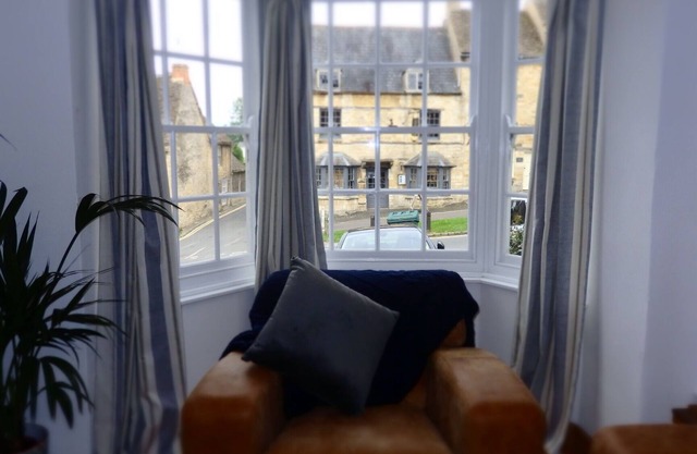 The Cotswolds - The Lodge - Grade II listed cottage in the centre of Burford