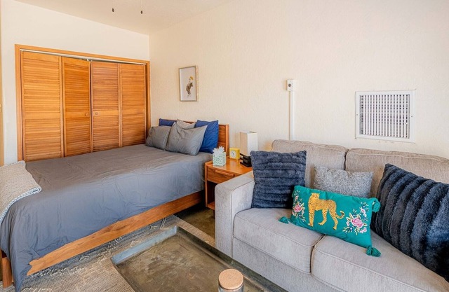 The Cottage at Quincy B - Studio apartment in great location!