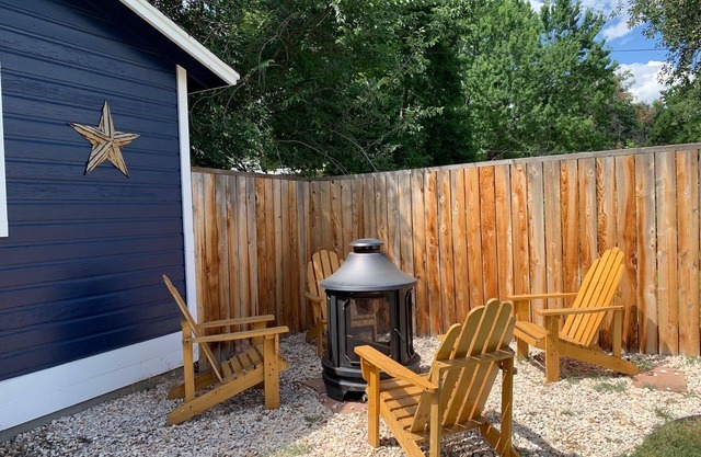 The Cottage! Chic Bungalow Near Old Town Square!