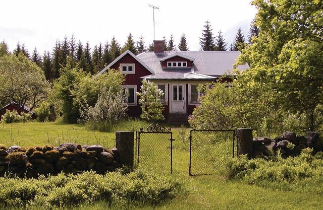 The cottage is close to the lake Åsnen and also has the forest close to the property.