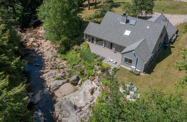 The Cottage on the Brook: Ecstatic Fall Getaway in the White Mountains