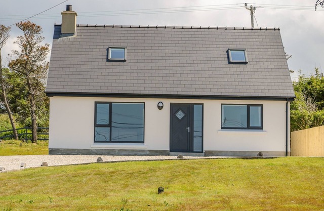 THE COTTAGE, pet friendly, with open fire in Derrybeg, County Donegal