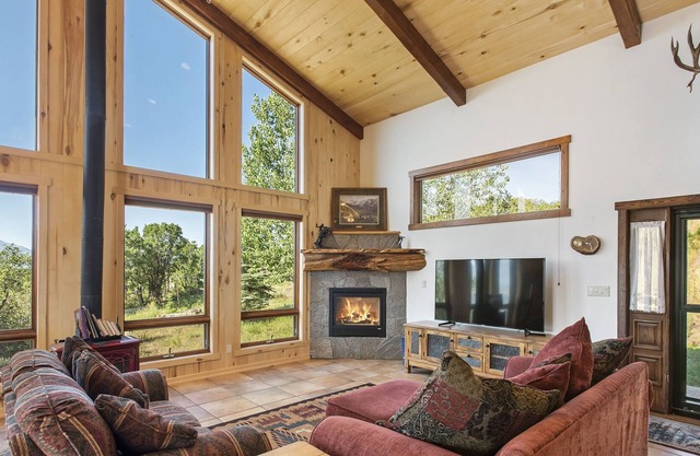 The Cottonwood Cottage - Space, Serenity, & Views