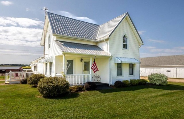 The Country Farmhouse | A&D Rise Getaways