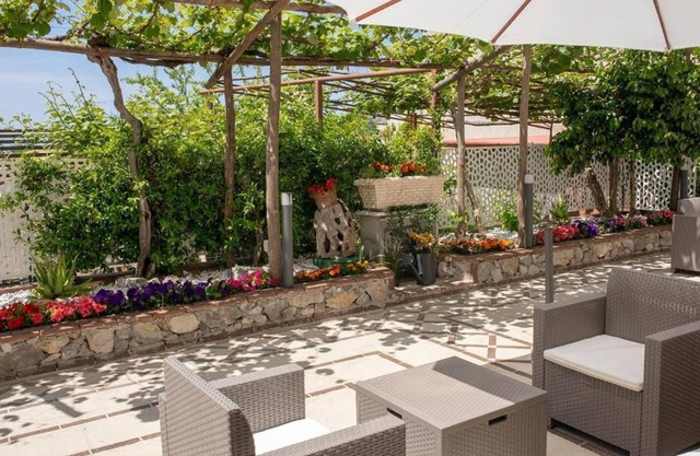 The Courtyard/2-Bedroom House