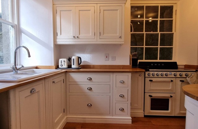 The Courtyard, Strangford - Lovely Large Apartment