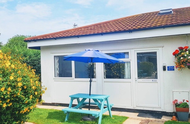 The Cove, 2 Bedroom Chalet on the 4* Welcome Holiday Park, Dawlish Warren