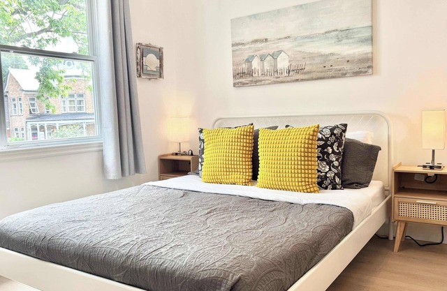 The Cozy Loft | 2 Guests | AC | 5 min Downtown
