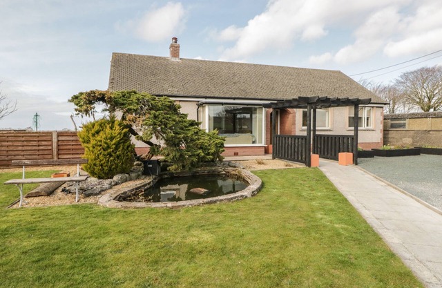 THE CROFT BUNGALOW, with a garden in Aspatria