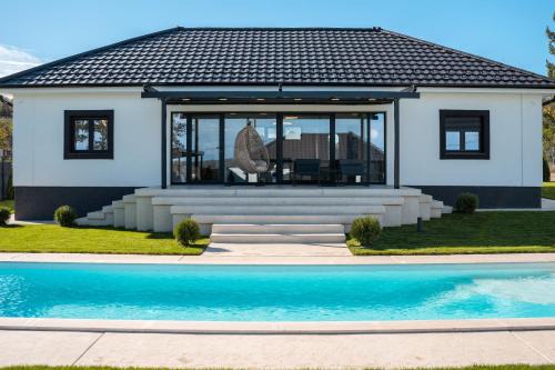 The Crown Pool Villa