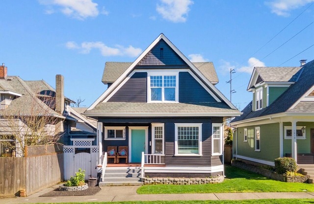 The Cushman House B: Unit B near 6th Ave UPS UW Ruston