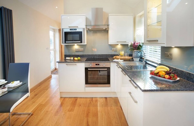 The Cwtch provides the peace and tranquillity of the country side, close to a beautiful coastline.