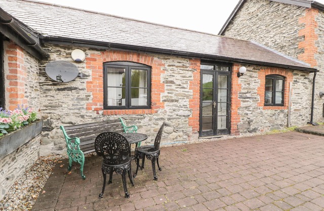 THE DAIRY, pet friendly, character holiday cottage in Carrog